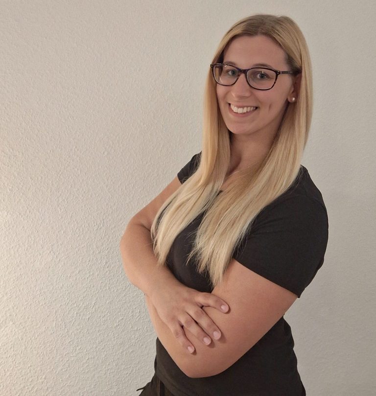 Junge Frau mit blonden Haaren, Geschäftsführerin Celina Den Haese